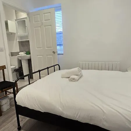Appartement & Stylish, Two Bed, Two Bath