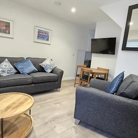 Appartement & Stylish, Two Bed, Two Bath *